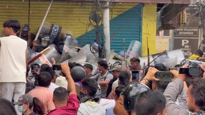 Протести у Непалі проти корупції і заборони соцмереж зняли на відео