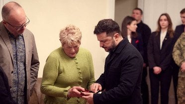 Зеленський у Дубліні вручив нагороди родинам ірландських військових які загинули за Україну_5 / © Володимир Зеленський