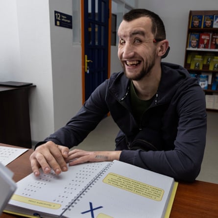 Andriy Onopriienko learning braille 