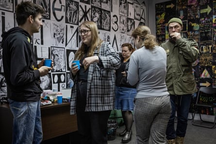 Breaktime at a Ukrainian language evening class in Kharkiv, April 2023.