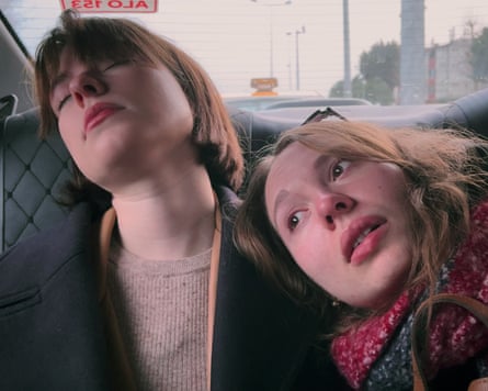 The two actors in a scene from the film in which they sit in the back seat of a taxi