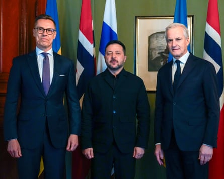Alexander Stubb, Volodymyr Zelenskyy and Jonas Gahr Støre standing side by side